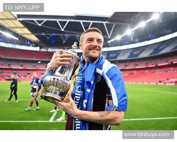 39岁足球明星的传奇人生与职业生涯的辉煌成就回顾